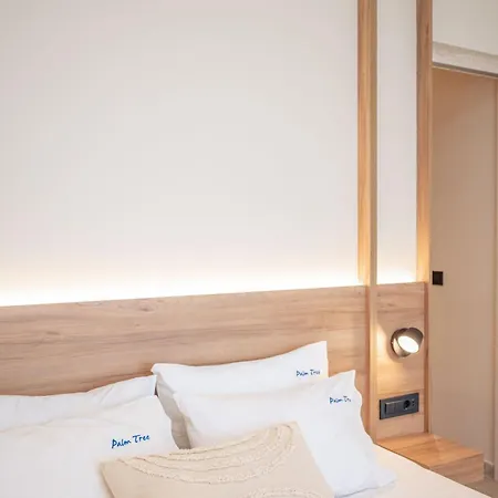 Palm Tree Suites, By Zantewize